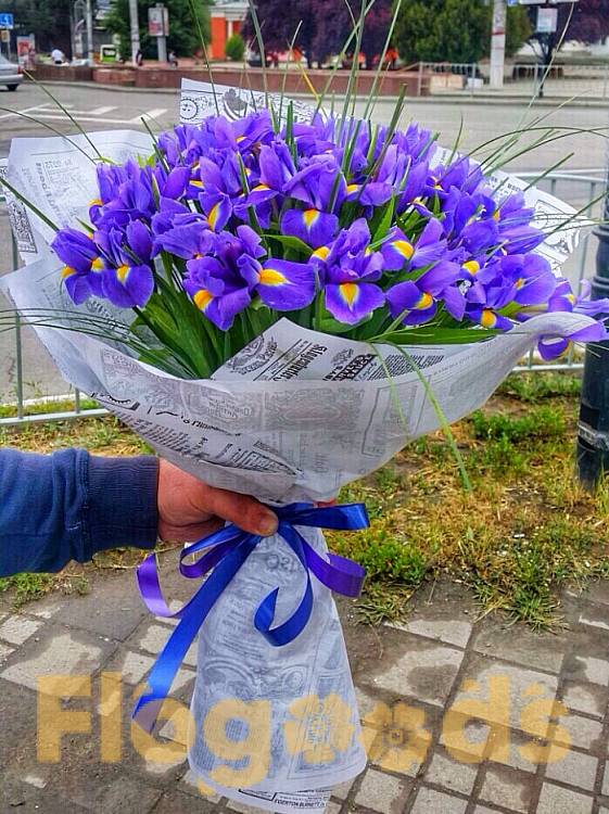 Букет «101 ирис» за 31 663 руб.